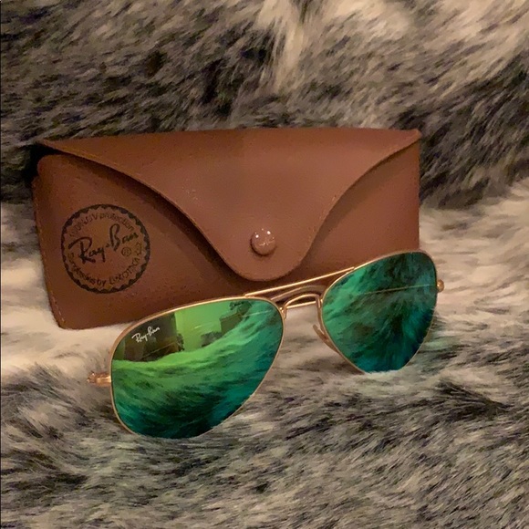 Ray-Ban Accessories - Ray ban Classic green aviators